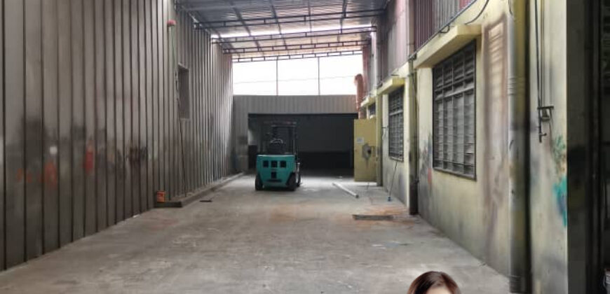 Taman Perindustrian Desa Plentong – 1.5 Storey Semi Detached Factory – FOR RENT
