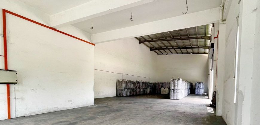 Desa Cemerlang – 1.5 Storey Corner Cluster Factory – FOR RENT